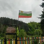 Rainbow Cherni Osum